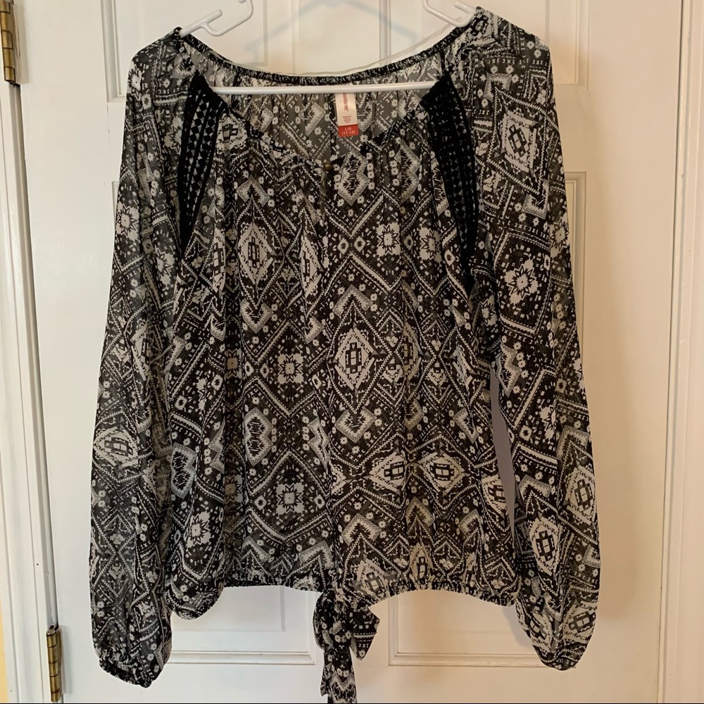 Black & white print long sleeve sheer by No Boundaries.